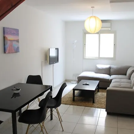 Stephanie Apartment *