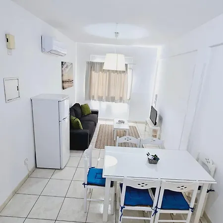 Stephanie Apartment *