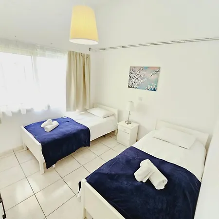 Stephanie Apartment *