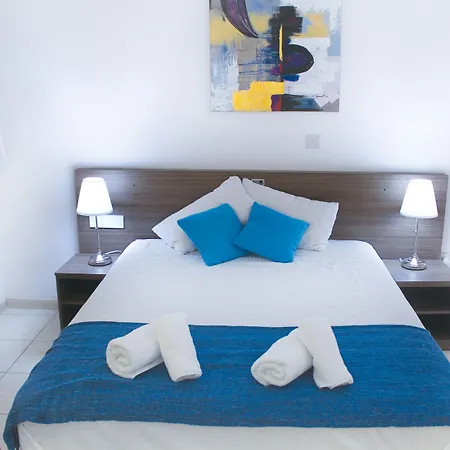 Stephanie ラルナカ