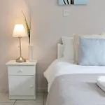 Stephanie Apartment *