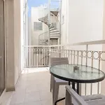 Stephanie Apartment *